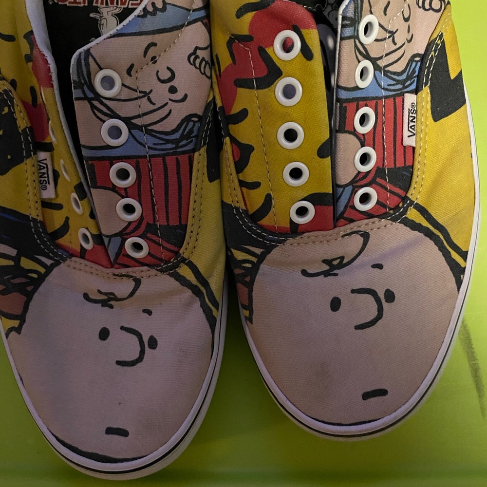 VANS size  12 men’s Peanuts edition sneakers / Charlie Brown